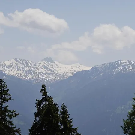 Bel Centre Montana, Air Frais Vue Alpine Appartement *