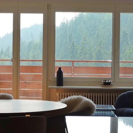 Bel Centre Montana, Air Frais Vue Alpine Appartement *